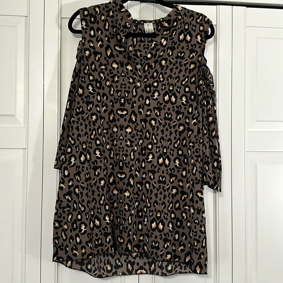 Women’s leopard top size large - Picture 1 of 3